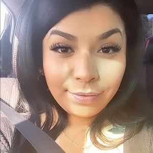 Meet your Posher, Carolina